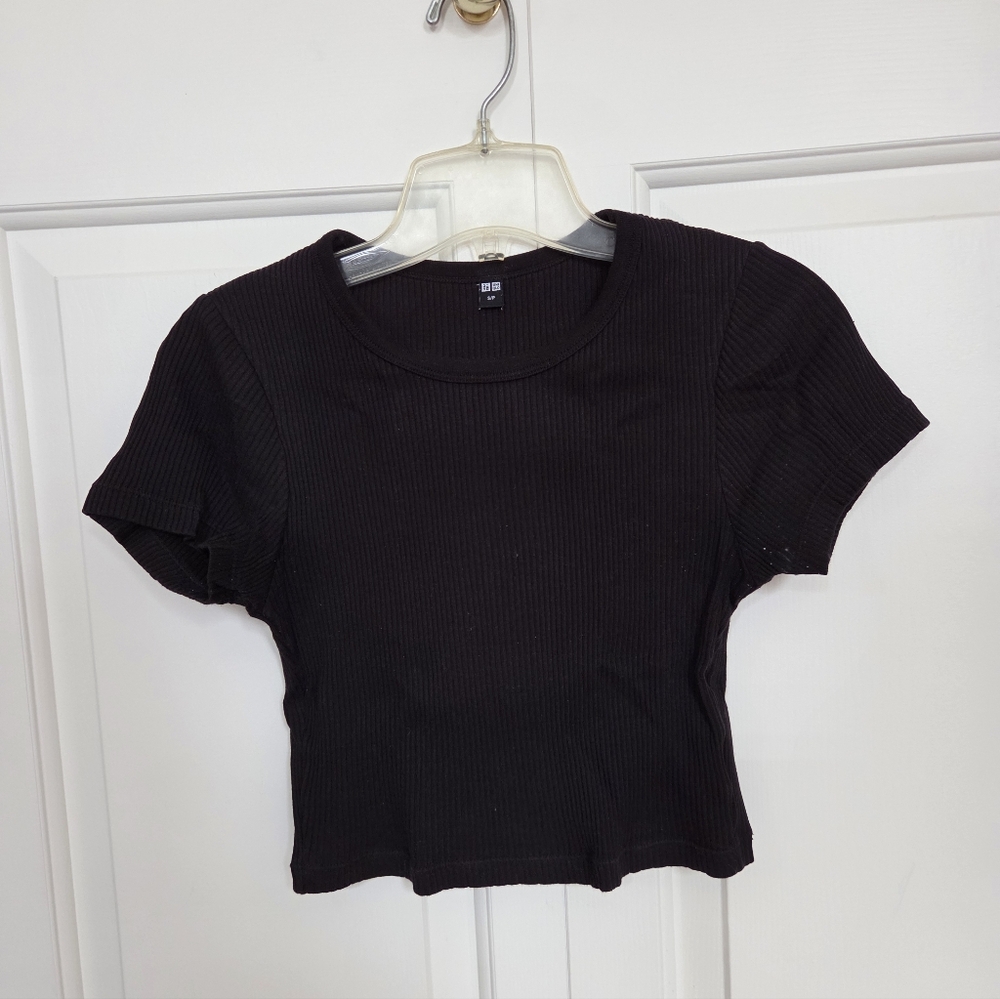 UNIQLO Women's Cropped Ribbed T-shirt